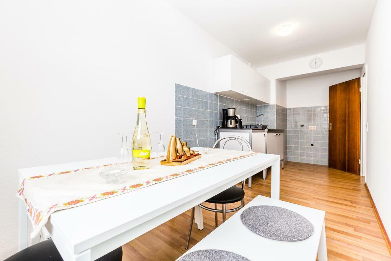 Workers Apartment Am Wiener Platz Köln Ngoại thất bức ảnh